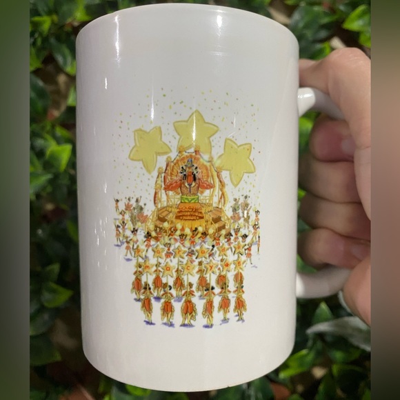 Thanksgiving Day Parade Mug - Picture 2 of 3